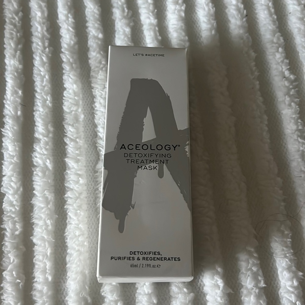 Aceology detoxifying treatment mask